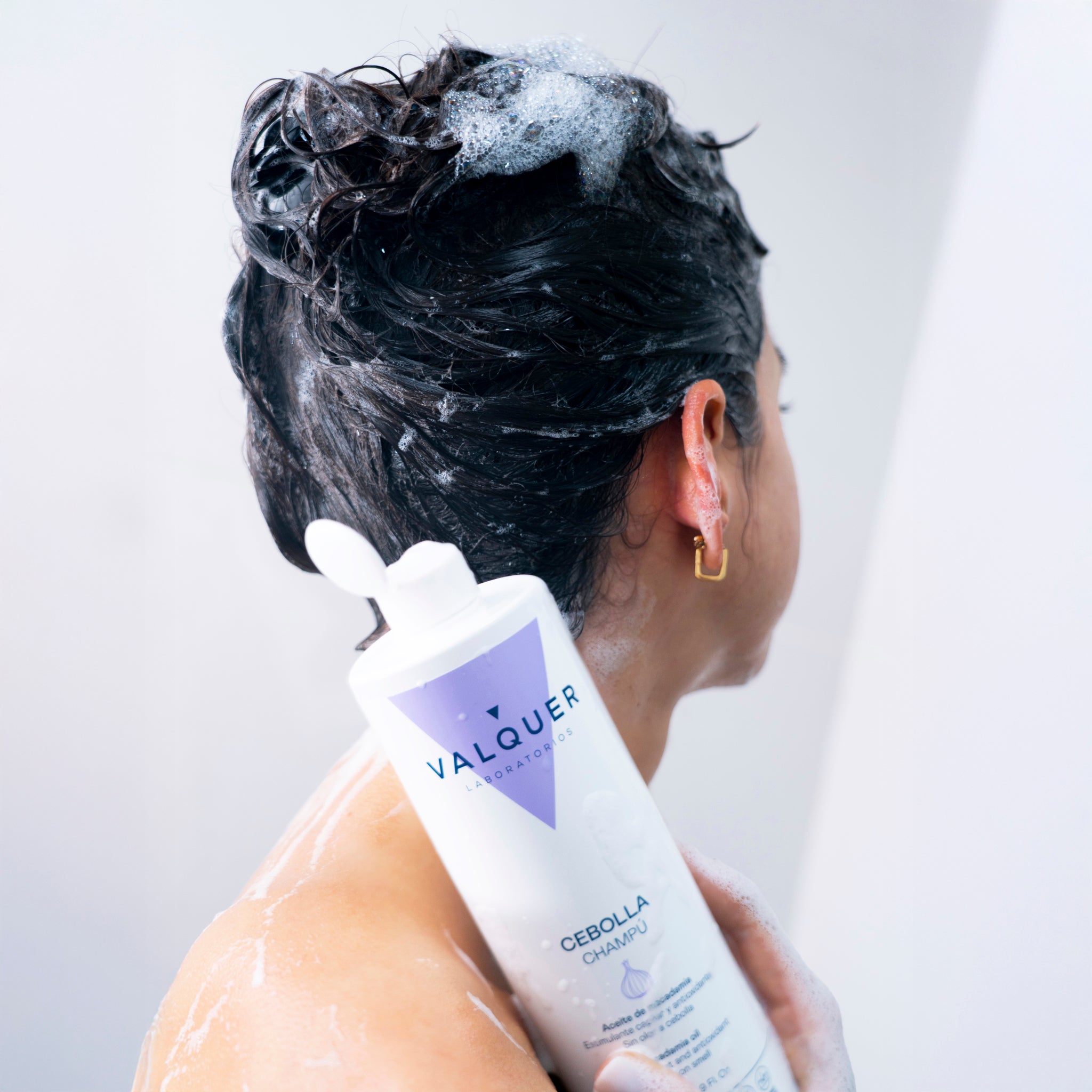 Shampoing à l'oignon pour tous types de cheveux