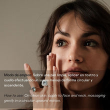 Load image into Gallery viewer, sobre la piel limpia, aplicar efectuando un masaje
