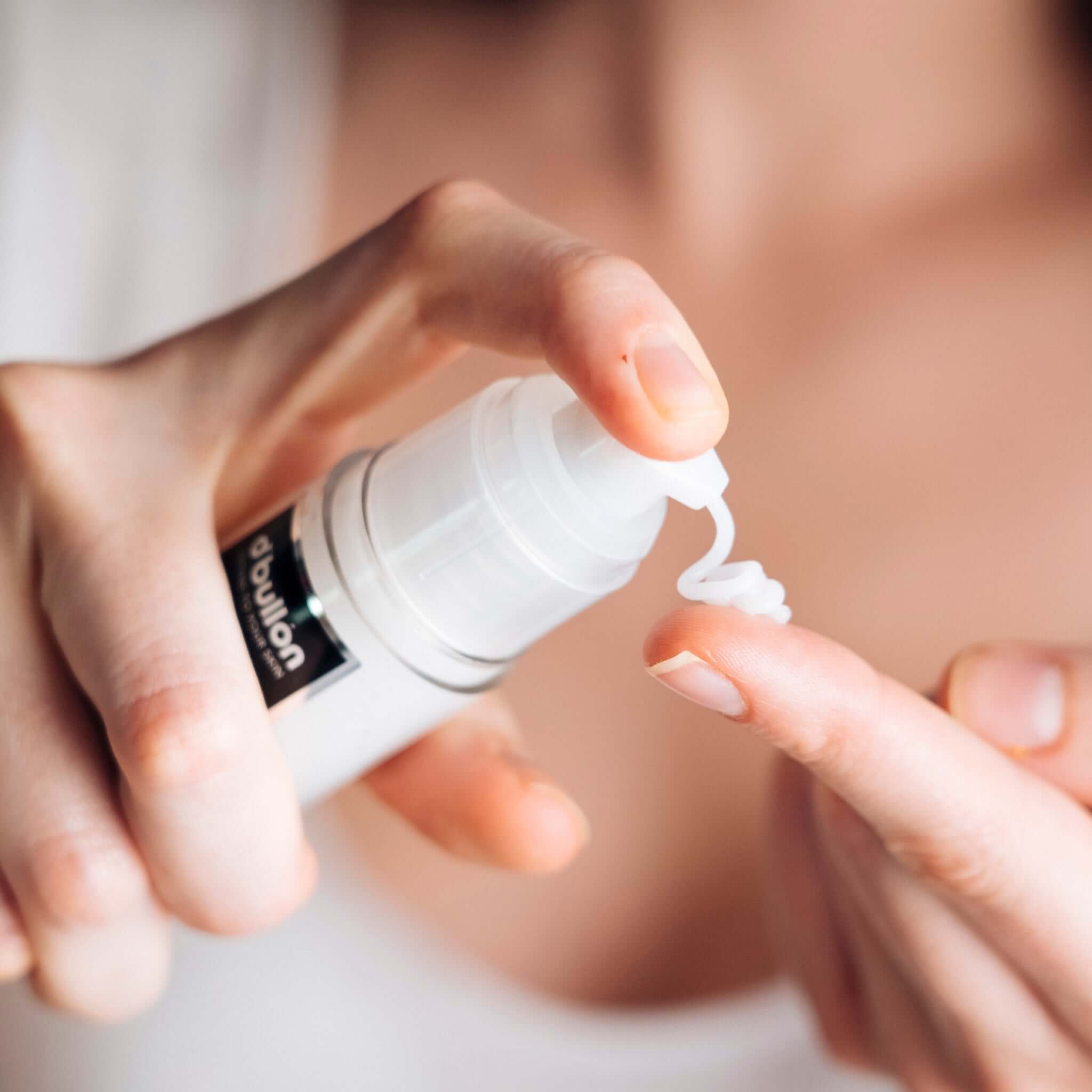 aplicar sobre el rostro con un masaje suave