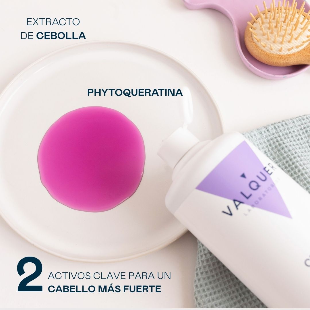 Textura del champú de cebolla Valquer junto a sus dos activos clave: extracto de cebolla y phytoqueratina para cabello más fuerte