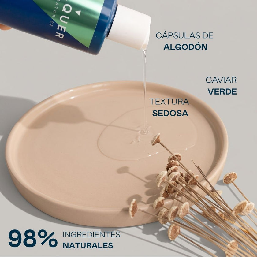 Textura sedosa de la Mascarilla Capilar Total Repair de Valquer con cápsulas de algodón, caviar verde y 98 % de ingredientes naturales