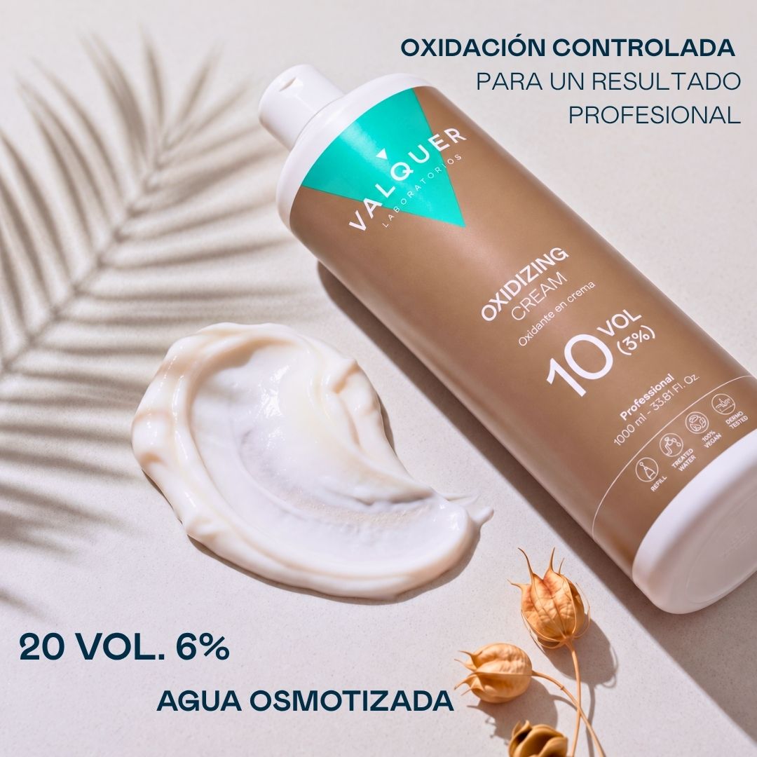 Textura cremosa del oxidante 10 volúmenes al 3 % de Valquer para coloración profesional