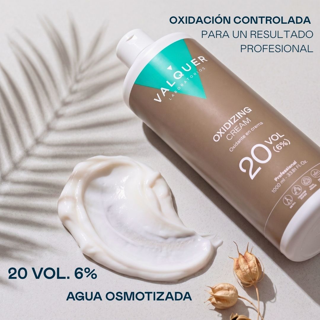 Textura cremosa del oxidante 20 vol Valquer con agua osmotizada, oxidación controlada