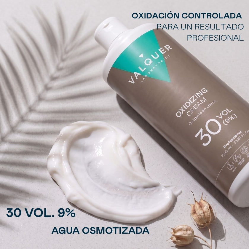 Textura cremosa del oxidante 30 volúmenes al 9 % de Valquer para coloración y decoloración profesional