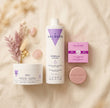 Pack capilar de cebolla Valquer con champú líquido, mascarilla y champú sólido sobre fondo beige.