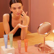 Detalle del Pack Completo Skin Essentials con cremas faciales para hidratar, iluminar, calmar y renovar la piel