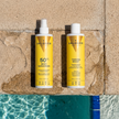 Pack Solar Corporal SPF 50 y Crema Hidratante Aceleradora del Bronceado de Valquer junto a la piscina