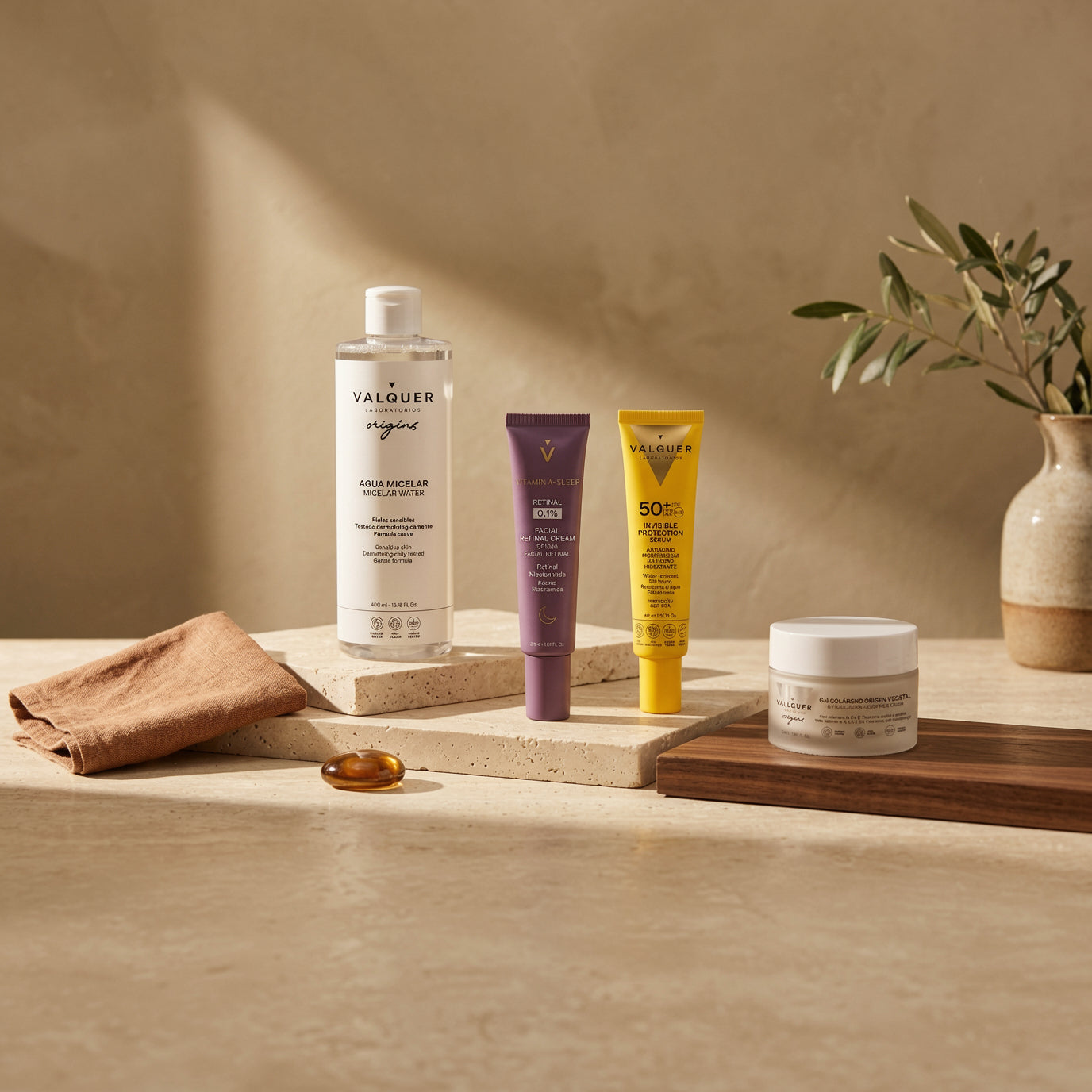 Rutina completa para piel sensible con limpieza micelar, tratamiento con retinal, crema facial de colágeno y protección solar SPF 50+.