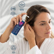 Mujer aplicando el sérum anticaída Stop Loss Molecular DNA Shock Valquer en el cuero cabelludo, fórmula 100% vegana y dermatológicamente testada